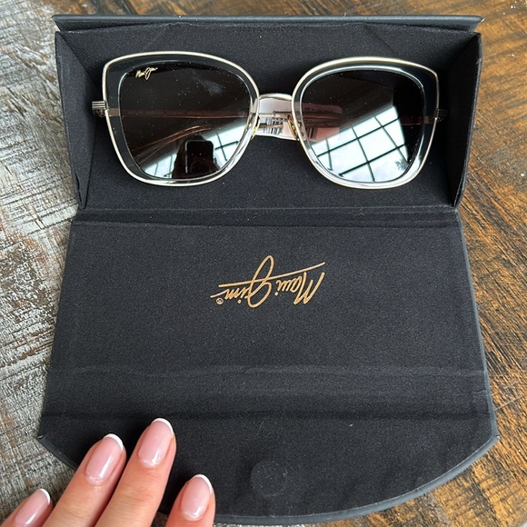 Maui Jims sunglasses new never used black and gold - Picture 3 of 11